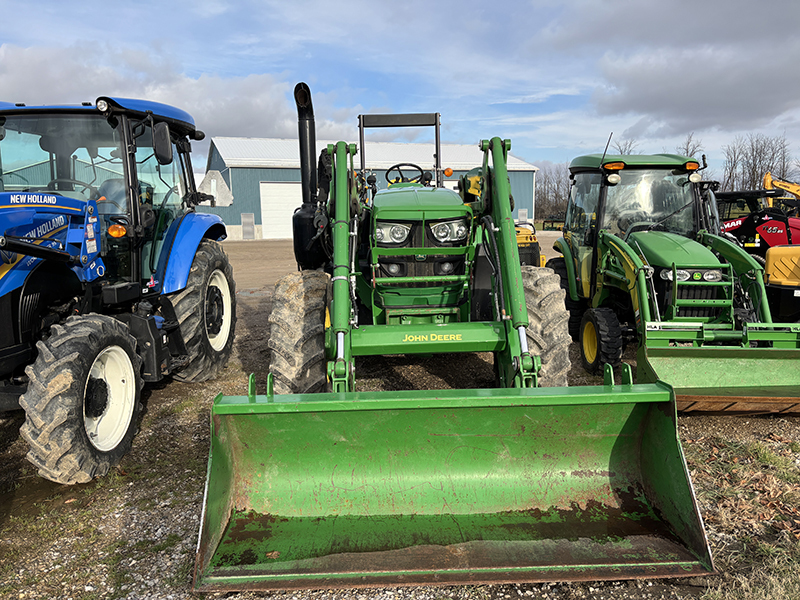 2017 JOHN DEERE 6120M TRACTOR